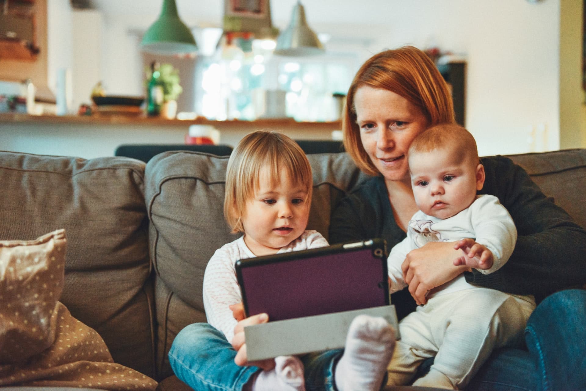 En u-sofa samler hele familien til hygge